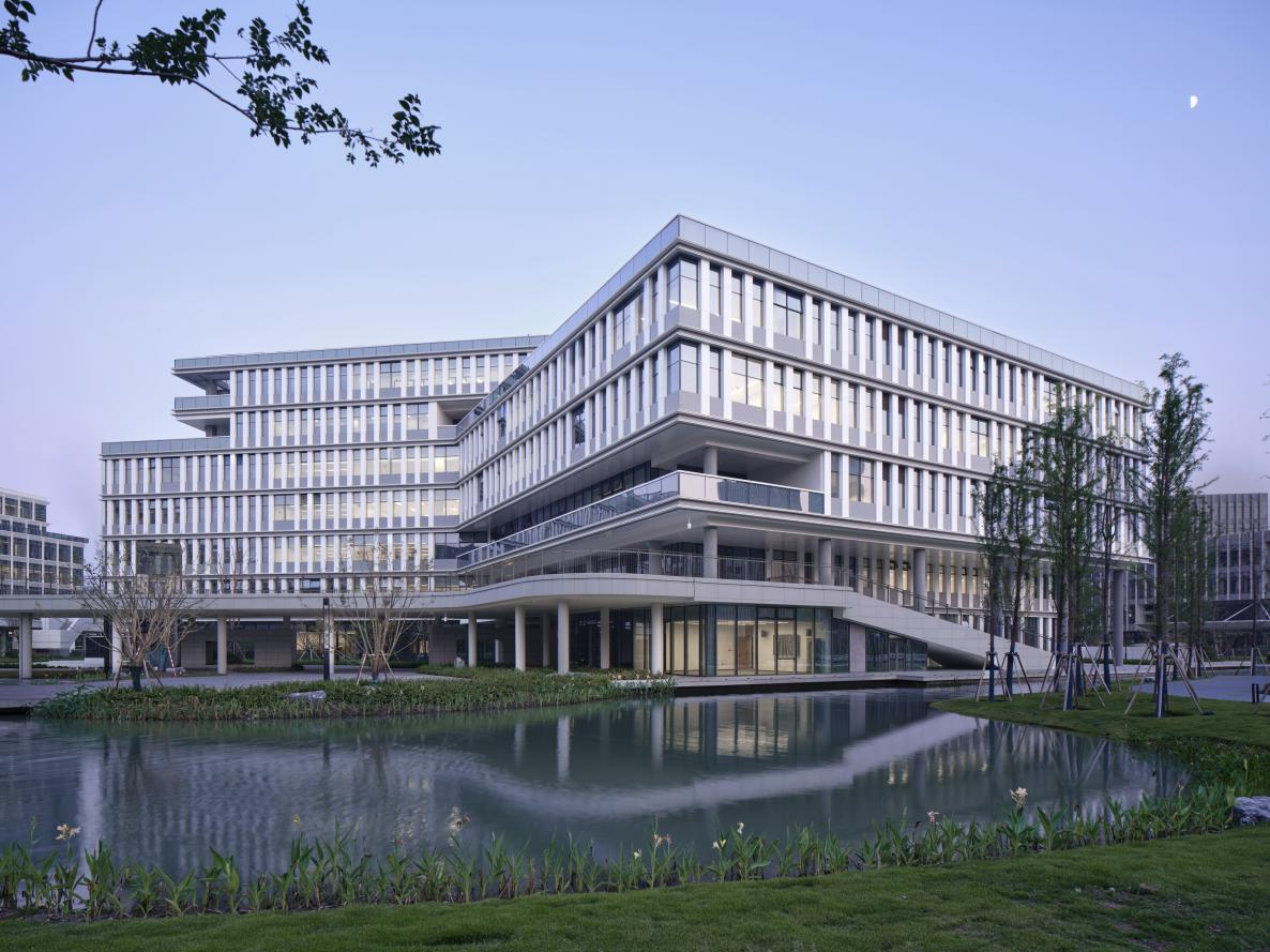 国泰建设承建的萧山西电电子科技产业园项目和浙江中医药大学新医科(中医)融创项目获建设单位表彰嘉奖