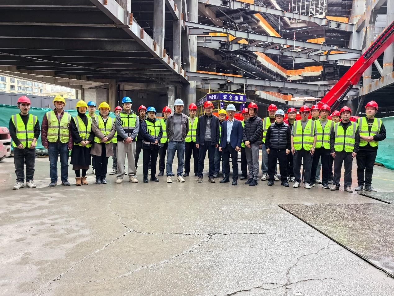 春节坚守不停工 暖心慰问鼓干劲